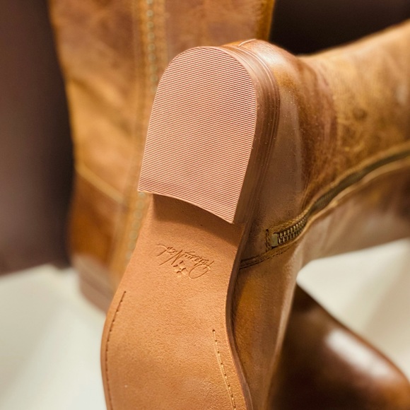 Patricia Nash Brown Heeled Boots with Elegant Design - Picture 2 of 5